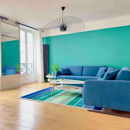 Spacious 4p Madeleine Department Stores Apartment